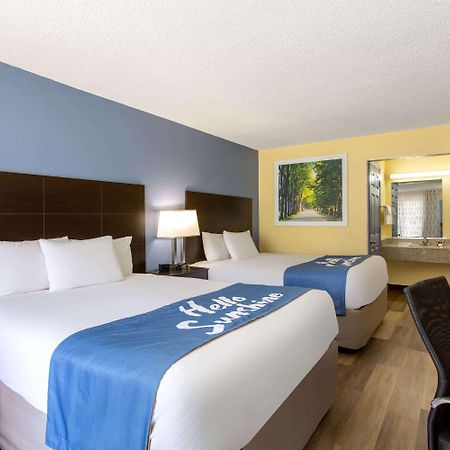 Days Inn By Wyndham Greensboro Airport Exterior foto