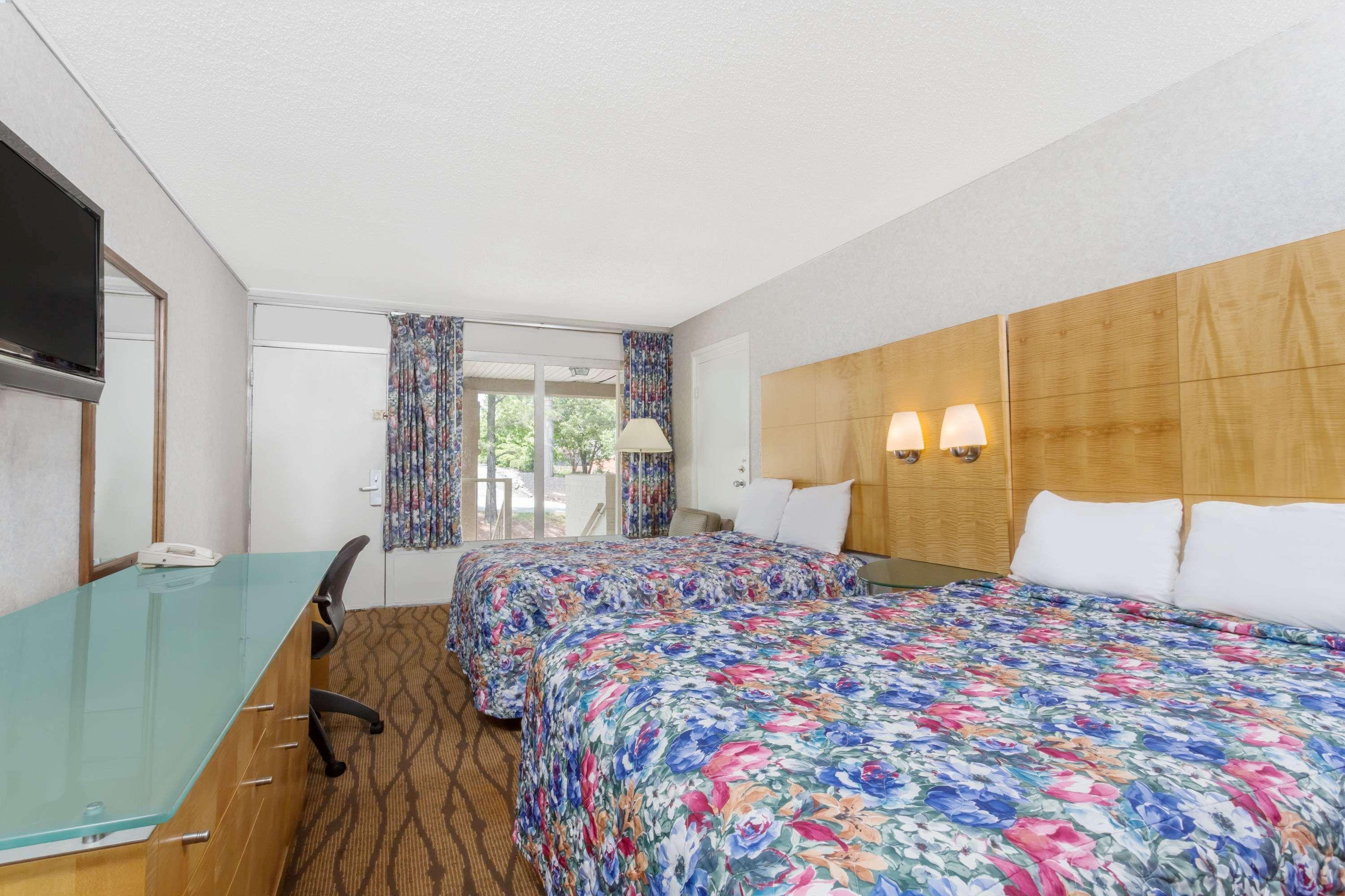 Days Inn By Wyndham Greensboro Airport Exterior foto
