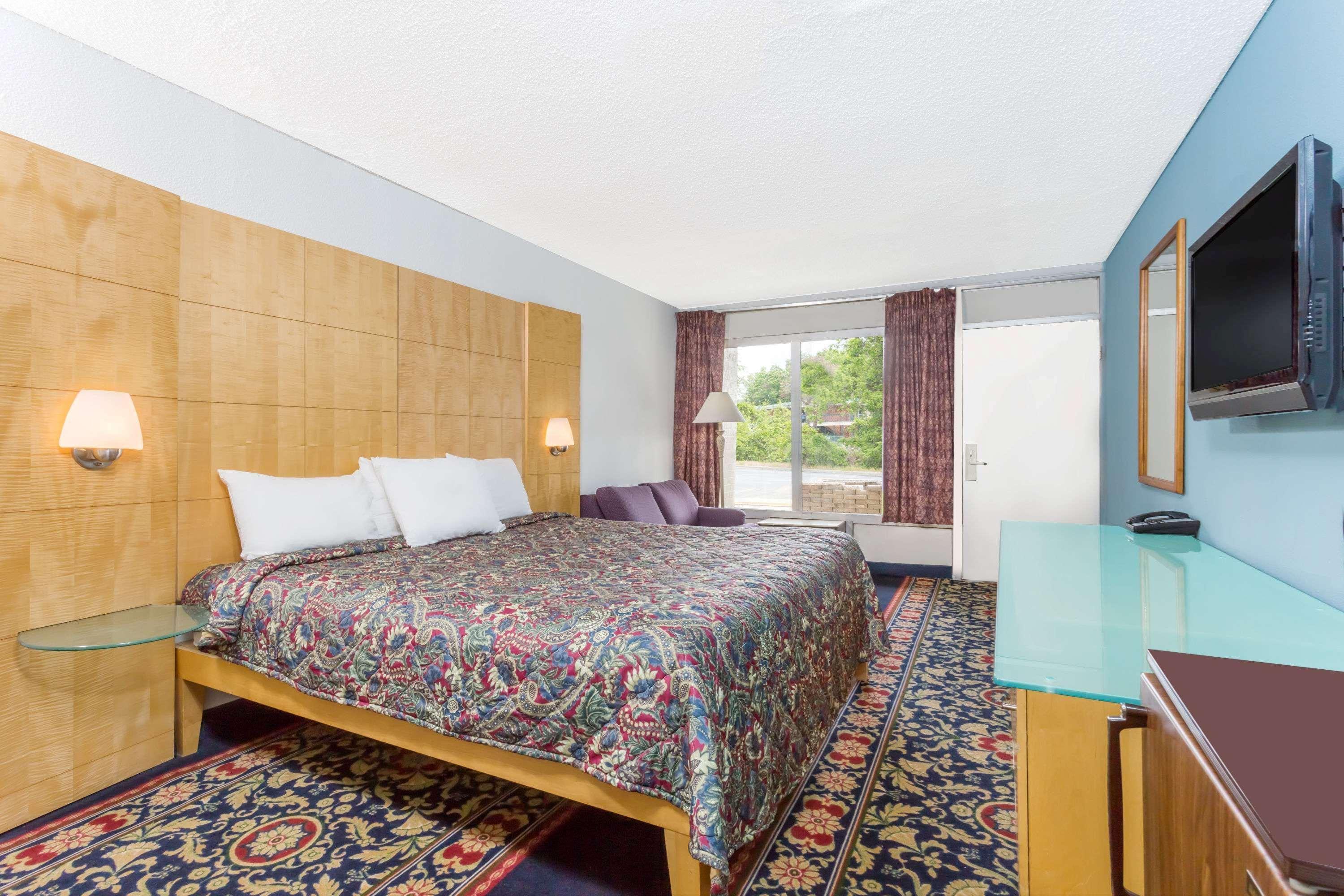 Days Inn By Wyndham Greensboro Airport Exterior foto